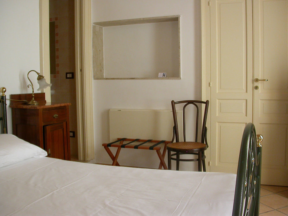 Ortigia Camere Con Vista Da Giulio B&B Syrakus Exterior foto