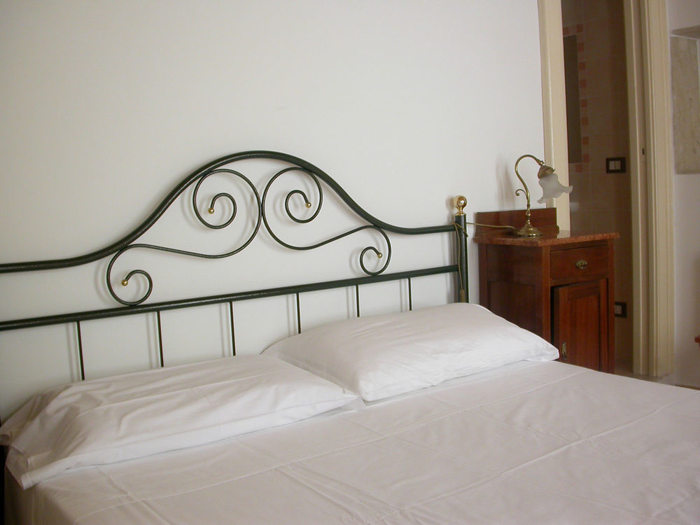 Ortigia Camere Con Vista Da Giulio B&B Syrakus Exterior foto