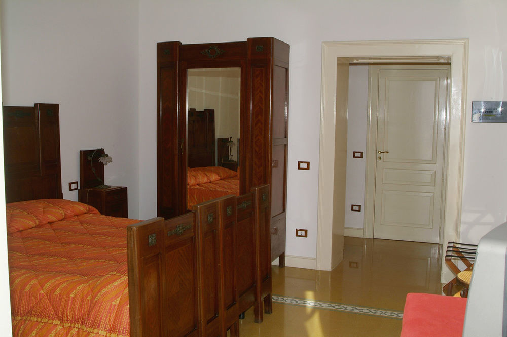 Ortigia Camere Con Vista Da Giulio B&B Syrakus Exterior foto