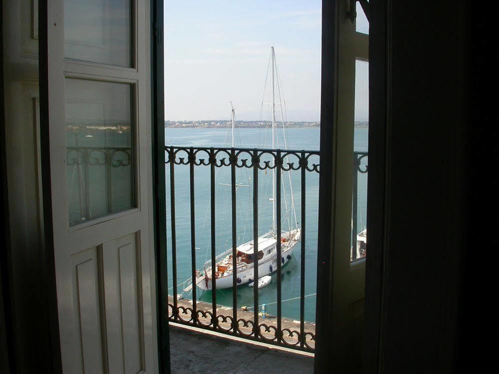 Ortigia Camere Con Vista Da Giulio B&B Syrakus Exterior foto